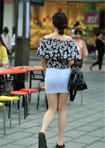 县城简陋厕所