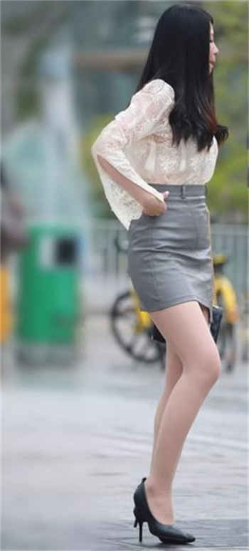 男女后入疯狂抽插动图