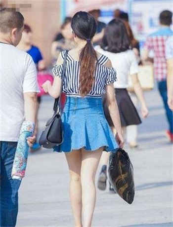 拉拉队员衣服掉