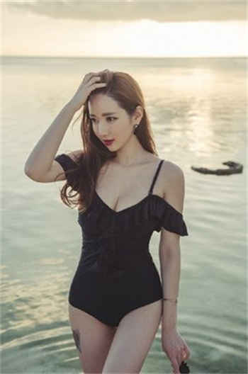 男主姓霍 女主是老师