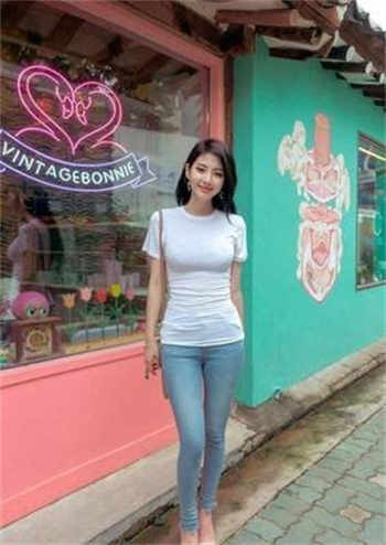 品尝女员工的味道