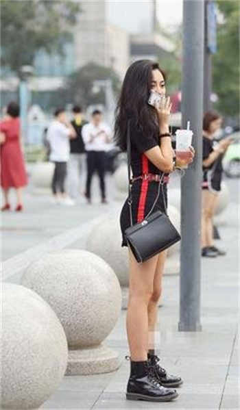 男主走哪儿都抱着女主