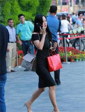 舔奶揉胸gif动态图