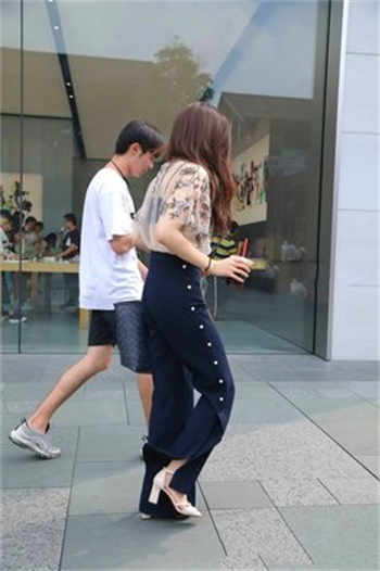 输一局少一件衣服游戏