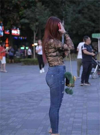 把筷子放屁眼里女
