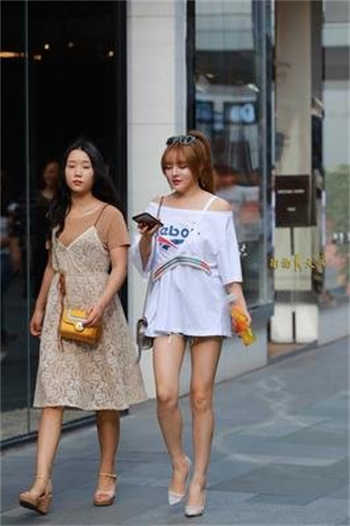 美女脱衣服视频