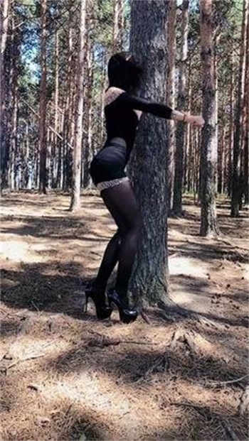 已婚妇女和送货爸爸