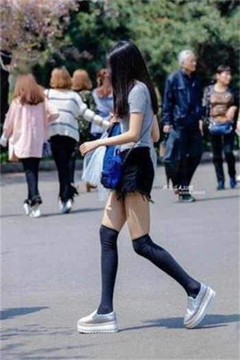 学生的母亲木鱼夫