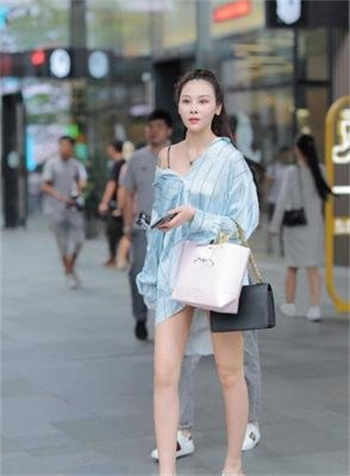 女医生和快递员被困电梯